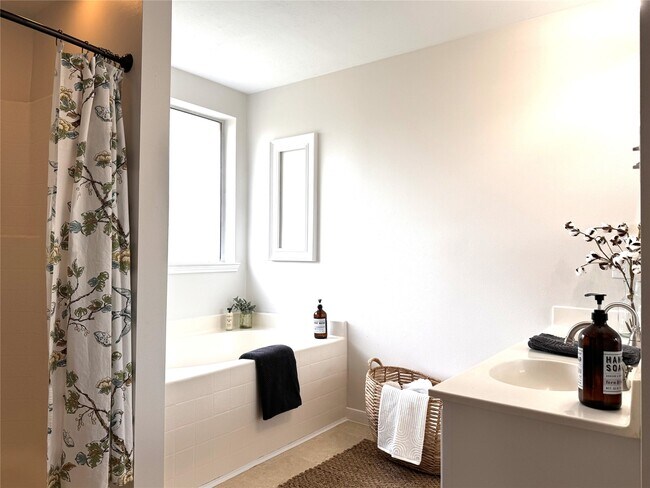 Building Photo - 23906 Kingmont Knoll Ct