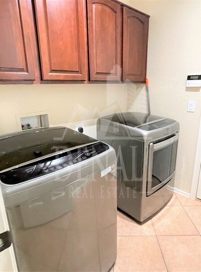 Building Photo - 30204 N 73rd Ave