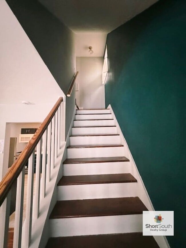 Building Photo - Updated - 3 bed 1.5 bath, with a detached garage