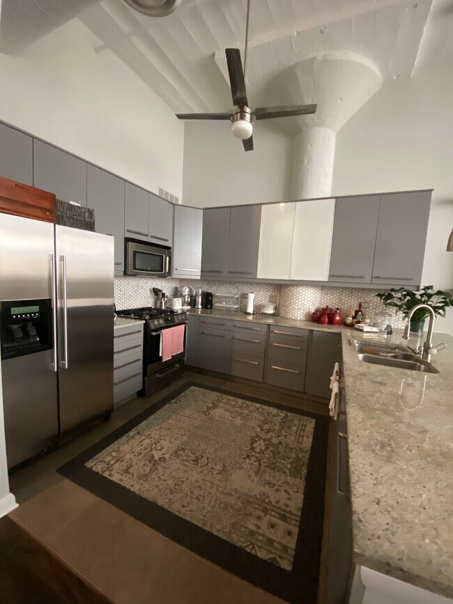 Building Photo - 2750 N Wayne Ave