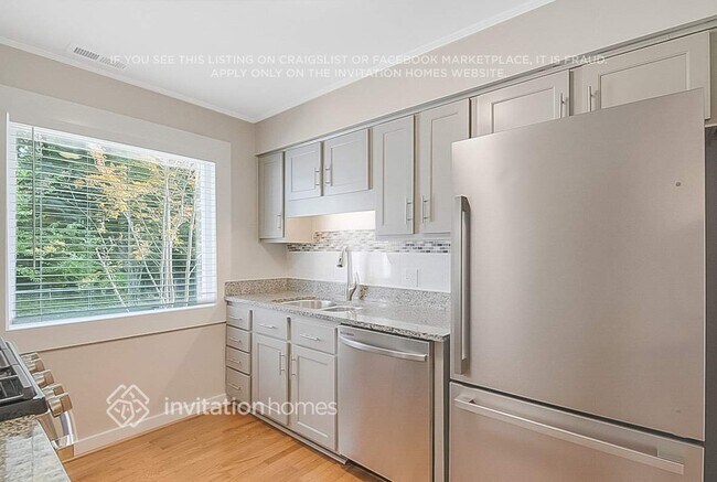 Building Photo - 911 Buckingham Rd