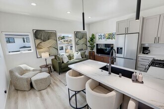 Building Photo - 422 Arbor Dr