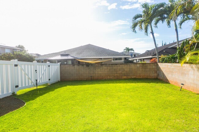 Building Photo - Beautiful 4 bedroom /2.5 bath in Royal Kunia