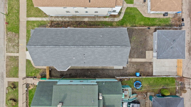 Building Photo - 9419 S St Lawrence Ave