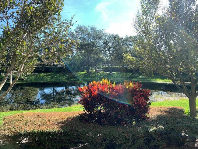 Building Photo - 3338 Lakeside Dr