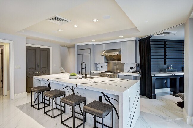 Building Photo - Modern High End Luxury Condo in Uptown Charlotte