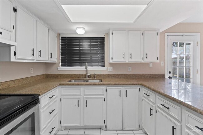 Building Photo - 22 19th St