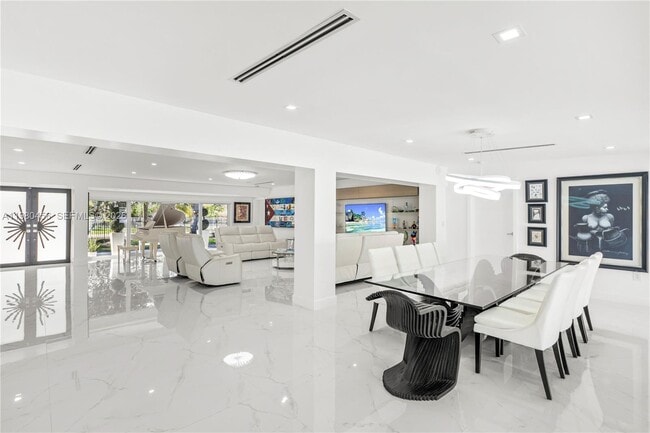 Building Photo - 12401 SW 72nd Ave