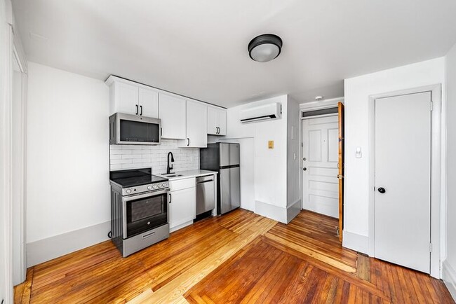 Building Photo - 245 Clinton St