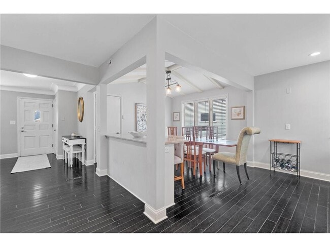 Building Photo - 5036 Richmond Dr