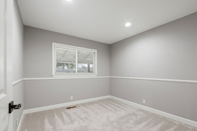 Building Photo - Remodeled 3 Bedroom 2 Bathroom Sunnyvale Home