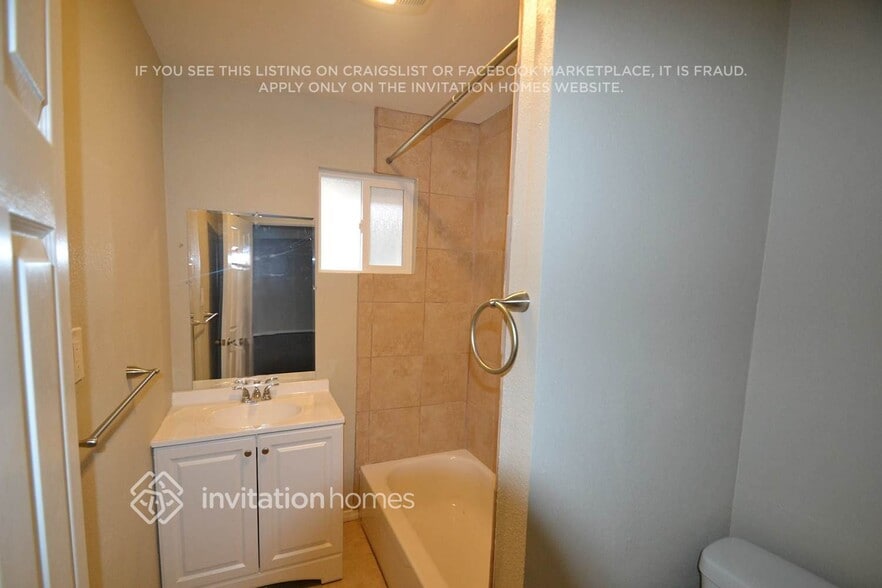 Building Photo - 10018 Silverton Ave