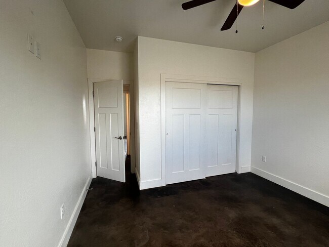 Building Photo - 3 bed/2 bath House with private Hot Tub