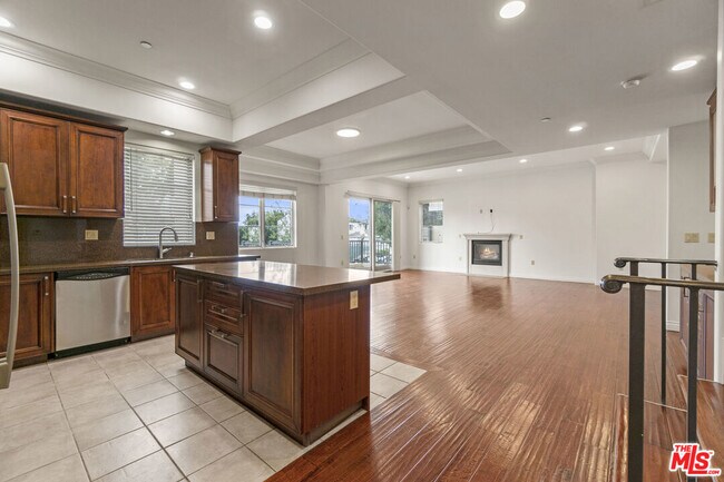 Building Photo - 10765 Wilkins Ave