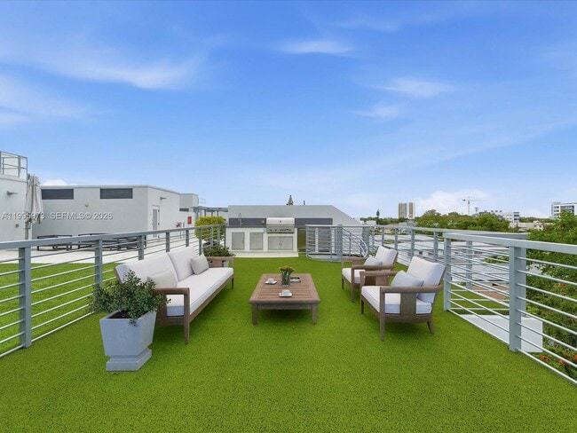 Building Photo - 529 SW 11th St