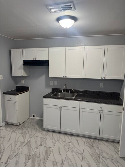 Building Photo - 710 Hudson St