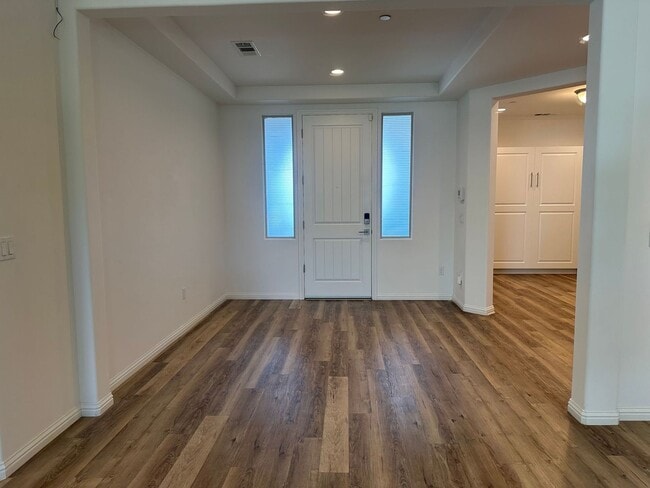 Building Photo - Seven Oaks Highgate Gated Community - READ...