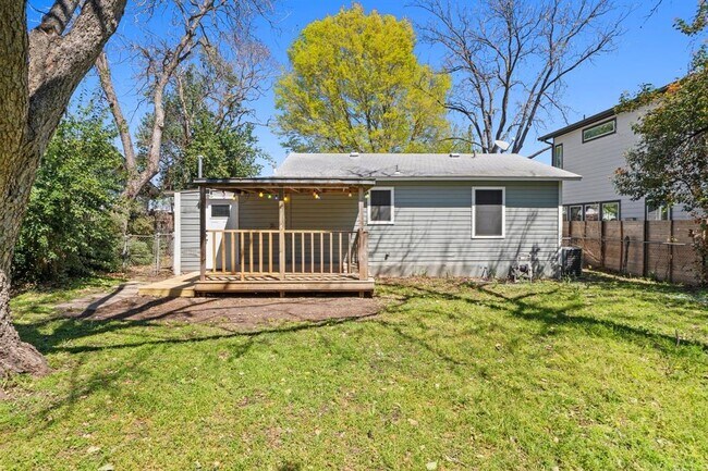 Building Photo - 1709 Patton Ln
