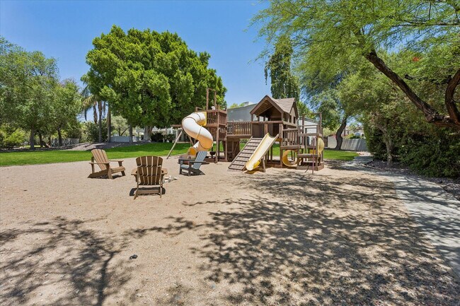Building Photo - 10800 E Cactus Rd