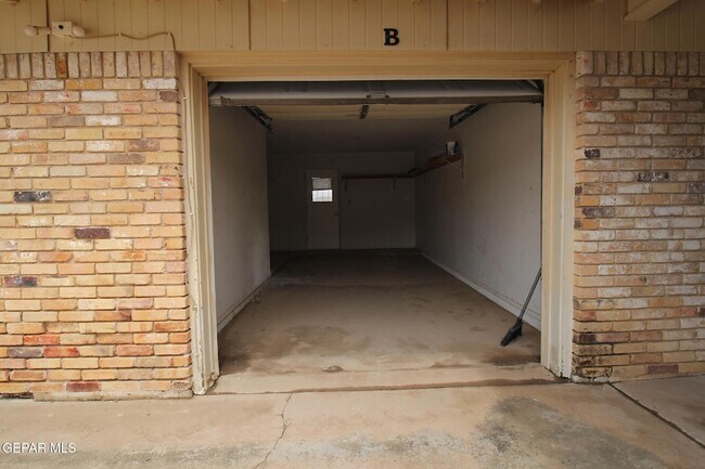 Building Photo - 3406 Moonlight Ave