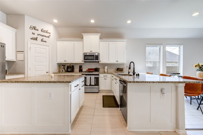 Building Photo - 6907 Myrtle Dr