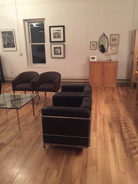 Corbusier armchairs - 471 Broadway
