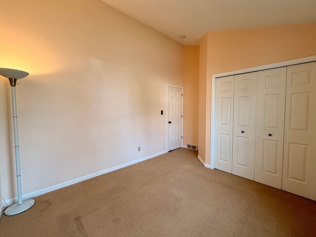 Building Photo - 5-Bed, 2.5-Bath Home Near MacIntosh Lake with Hardwood Floors, Gas Fireplace, and Finished Basement