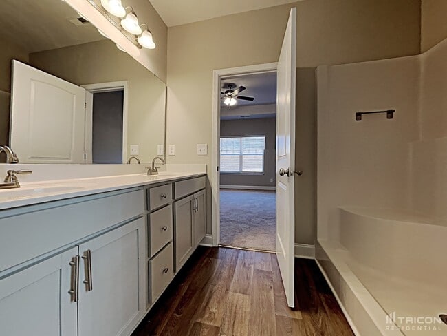 Building Photo - 1104 Downing Bluff Dr