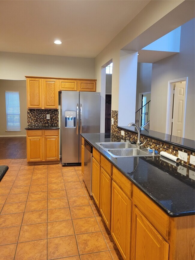 Building Photo - 3715 Pinehurst Dr