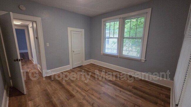 Building Photo - 1735 Brackland St