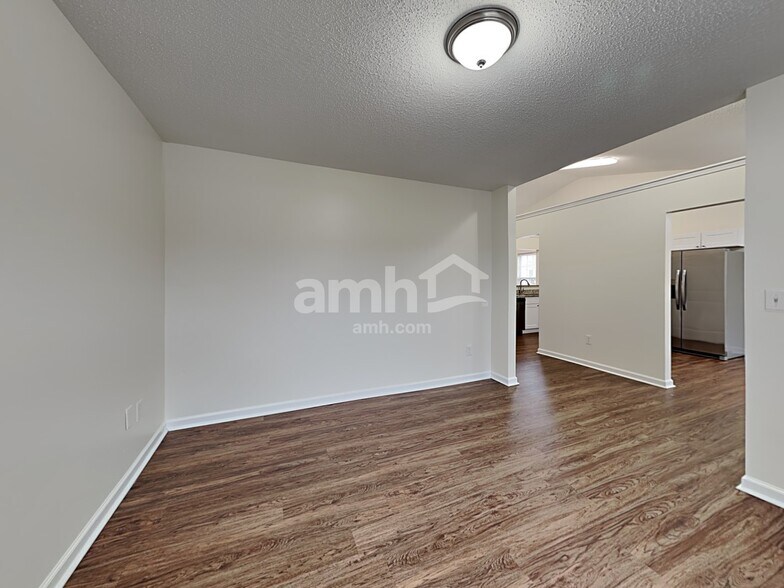 Building Photo - 219 Bellport Dr
