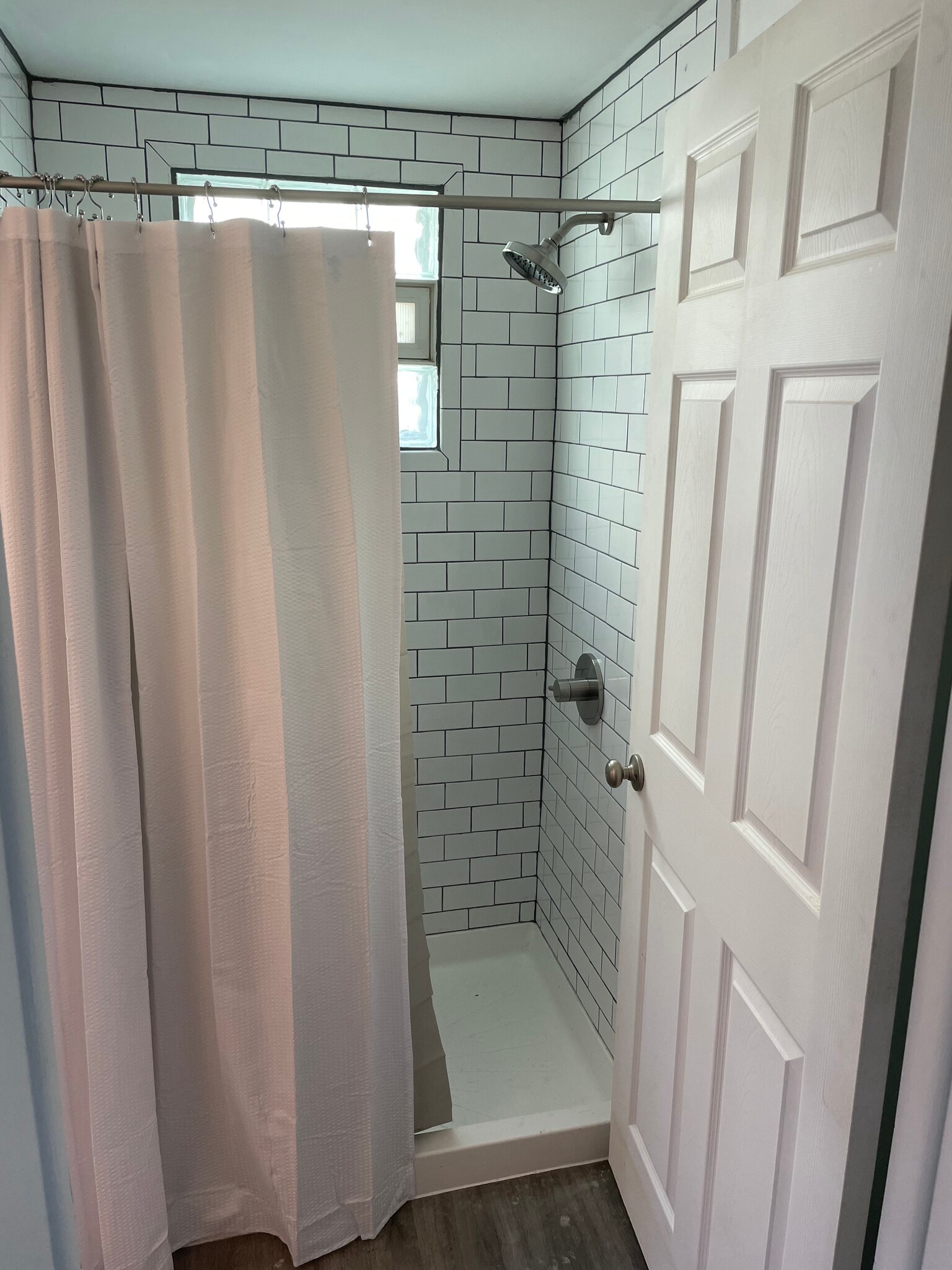 Upstairs Bath - 115 Beckert St