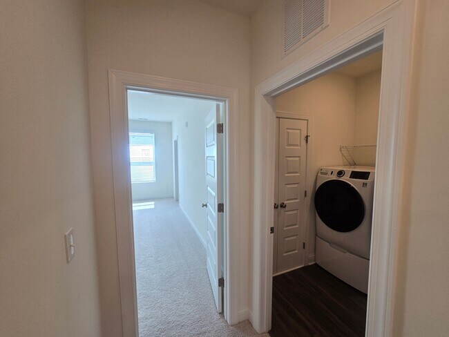 Building Photo - Brand Spankin' New Condo on White St!