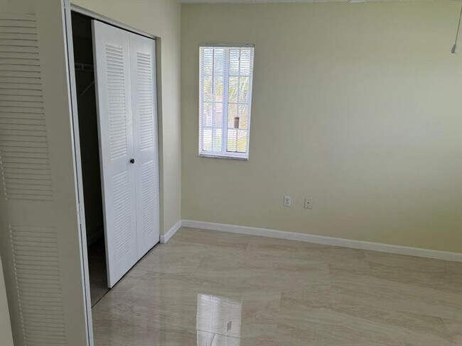 Building Photo - 5061 Wiles Rd