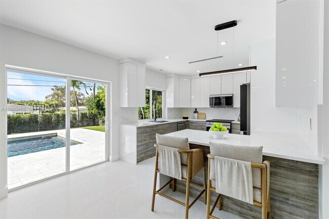 Building Photo - 1840 NE 199th St