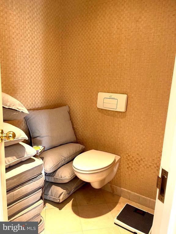 Building Photo - 28 Main St