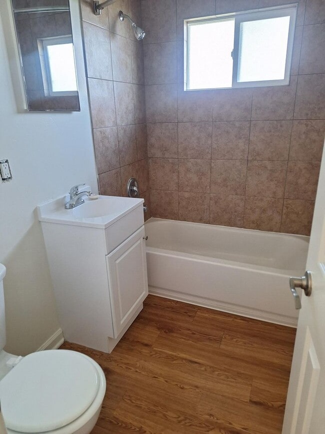 Building Photo - 4888 Clairemont Dr