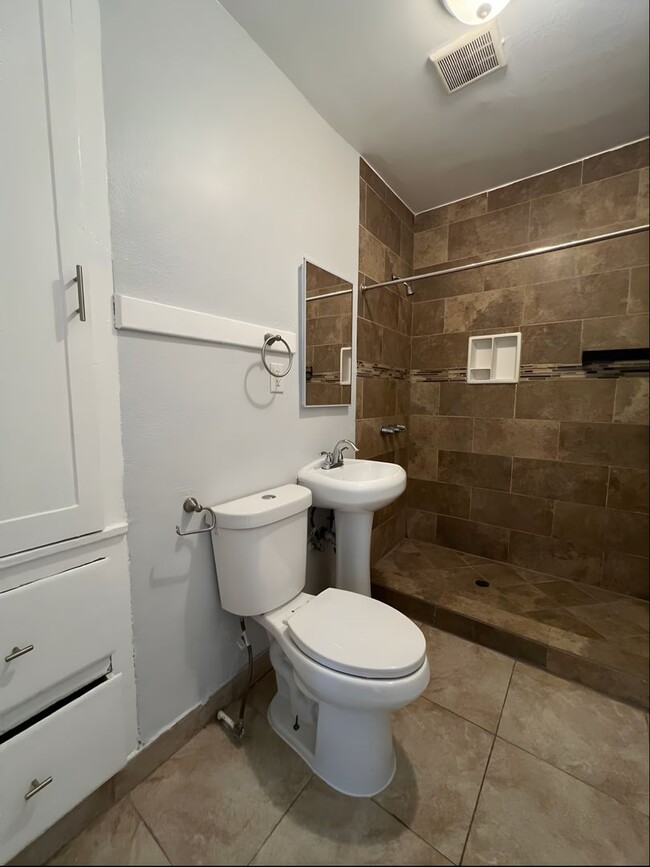 Building Photo - BeautiRemodeled Studio Type Apartment - Co...