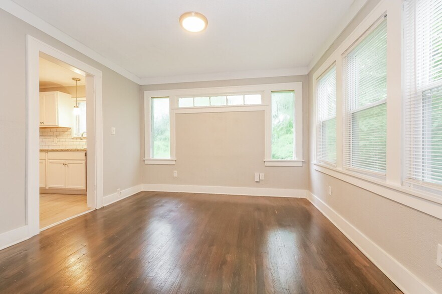 Building Photo - 1824 E 73rd St