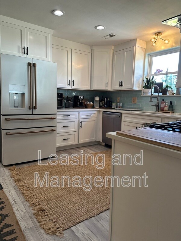 Building Photo - 823 Jordan St