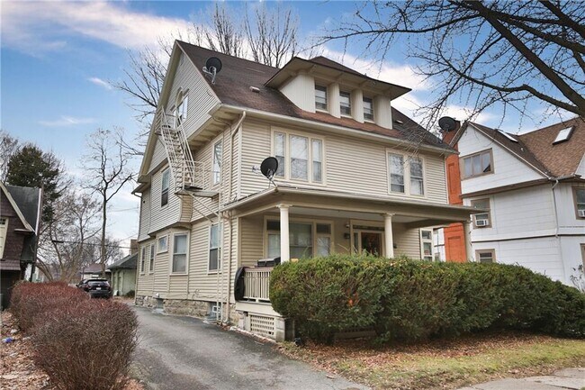 Building Photo - 195 Harvard St