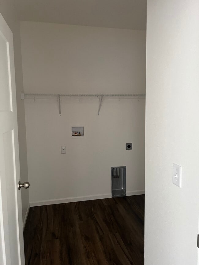 Building Photo - 185 Holly Way Dr