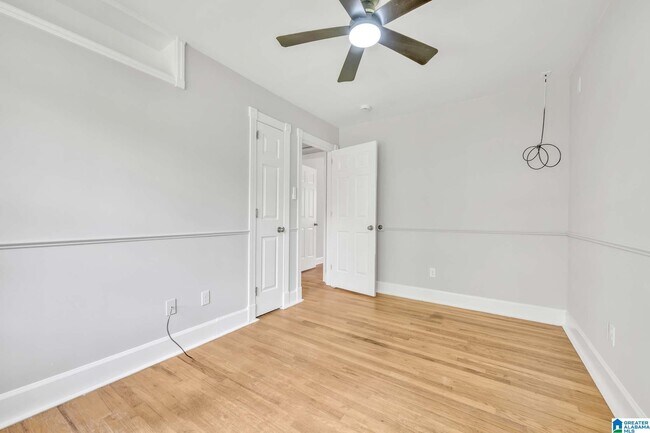 Building Photo - 3027 Cora Ave