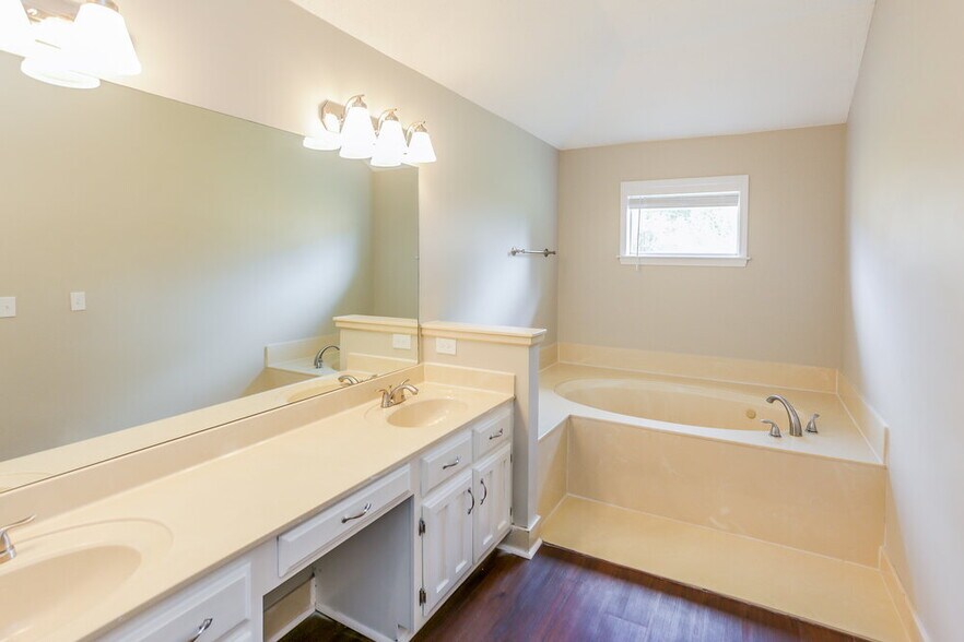 Building Photo - 6743 Hare Run Ln