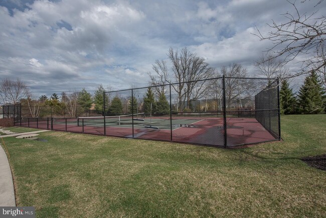Building Photo - 5303 Parkview Dr
