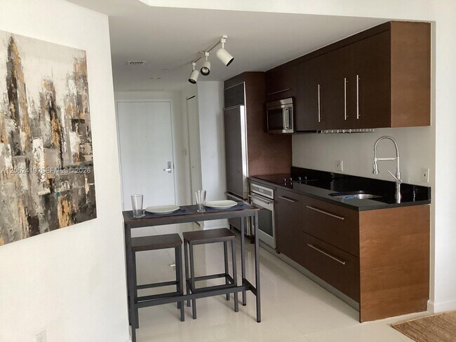Building Photo - 475 Brickell Ave
