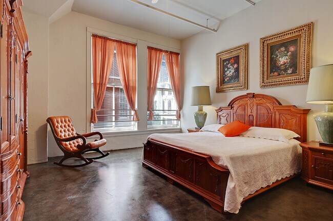 Building Photo - 441 Gravier St