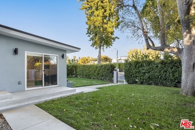 Building Photo - 5147 Fulton Ave