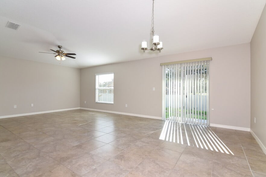 Building Photo - 127 Cascade Bend Dr