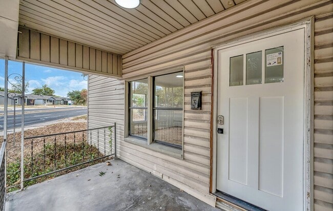 Building Photo - Well-maintained 2BD 1BA Home in Waco